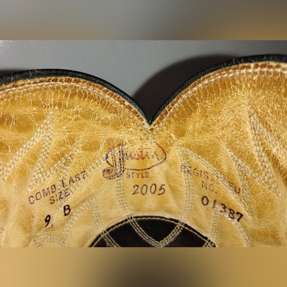 VINTAGE JUSTIN COWBOY BOOTS - Picture 12 of 13